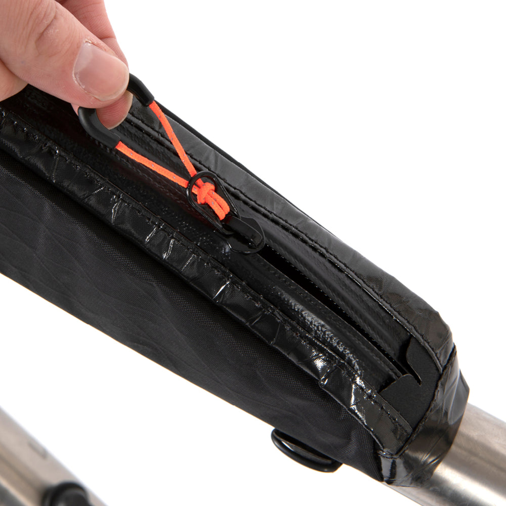 closeup of the YKK zip on restrap race top tube bag